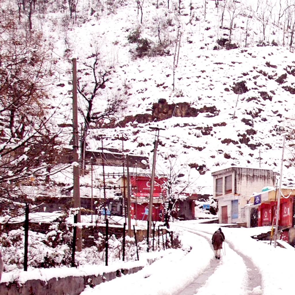 Kashmir Valley in grip of cold Pulwama coldest